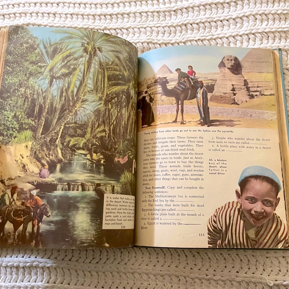 🌎Vintage My World of Neighbors Catholic Children Picture Hardback Cloth Book🌎 - Picture 14 of 16